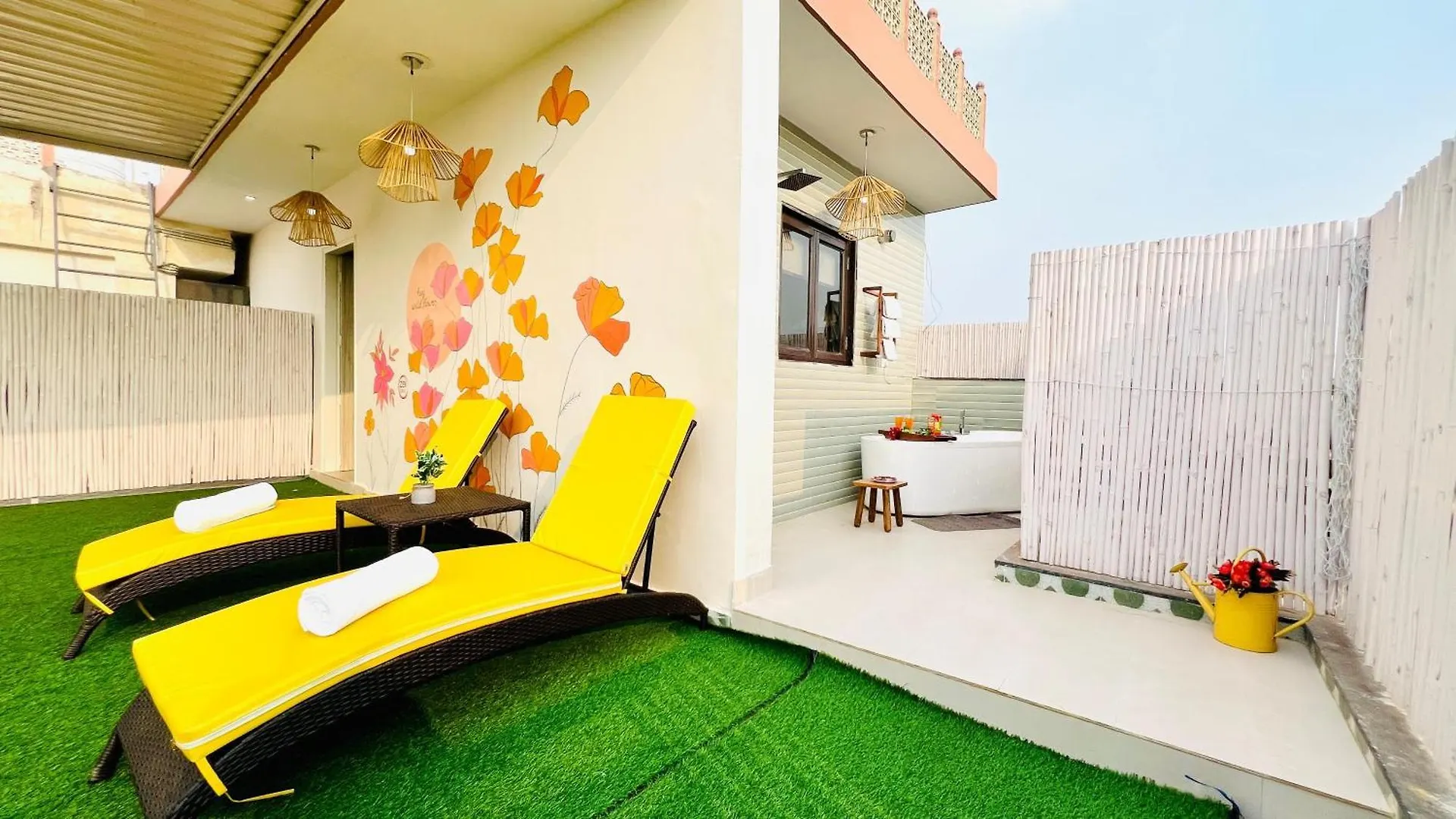 Bluo Penthouse #Staycation Bathtub, Terrace Garden Gurgaon India