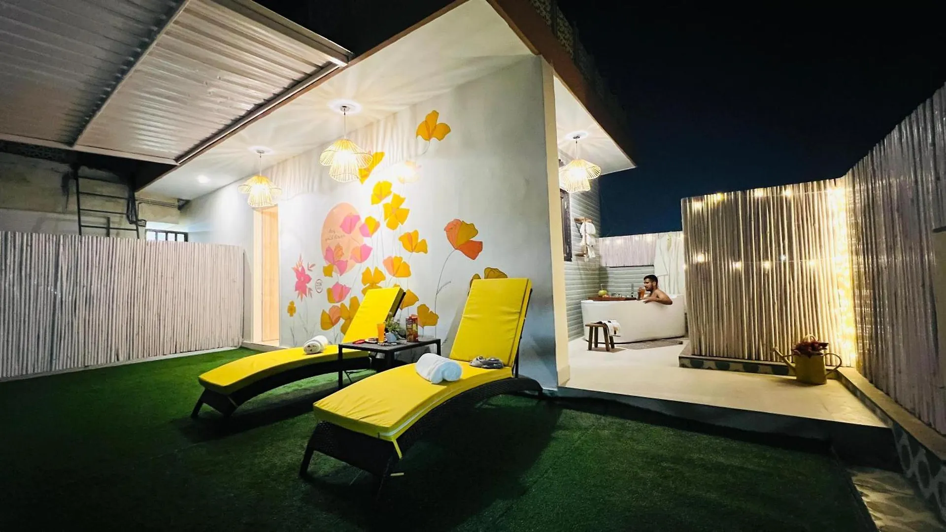 Bluo Penthouse #Staycation Bathtub, Terrace Garden Gurgaon
